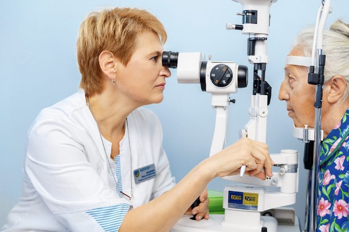 Perawatan mata di usia matang